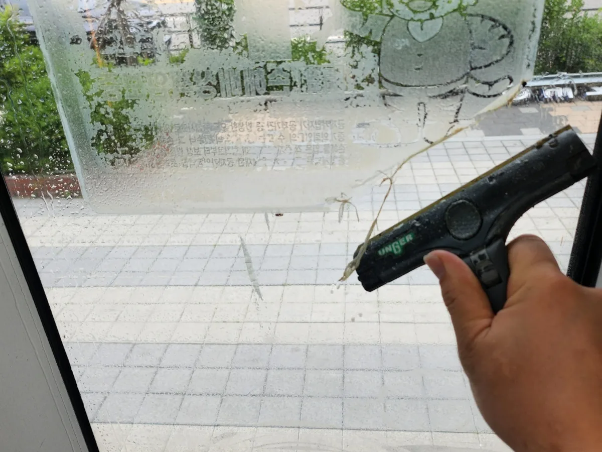서해구 검암동 사무실 고층 외창 장비 주변 정밀 위생청소 사례 - 행진크린